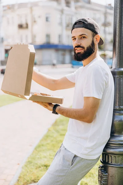 Homme Barbu Élégant Avec Une Boîte Pizza Carton Placer Sous — Photo