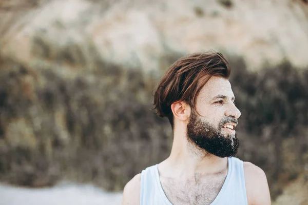 Portret Van Een Stijlvolle Jongeman Met Een Baard Een Gezicht — Stockfoto