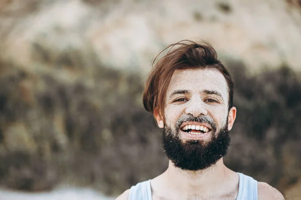 Porträt Eines Stilvollen Jungen Mannes Mit Bart Und Einem Gesicht — Stockfoto