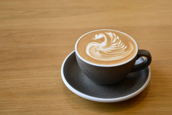 Secangkir Kopi Latte Panas Dengan Seni Latte Atas Diletakkan Atas — Stok Foto
