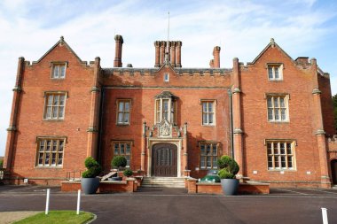 Latimer Malikanesi Tudor tarzı bir malikane, daha önce Ulusal Savunma Koleji 'nin evi.