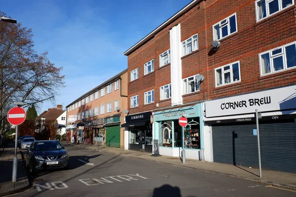 Geschäfte Und Wohnungen Der Main Parade Chorleywood — Stockfoto