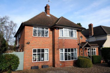 Blacketts, Wood Drive, Chorleywood 'daki tuğladan ayrılmış ev.