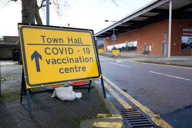 Covid-19 Belediye Binası Aşılama Merkezi tabelası