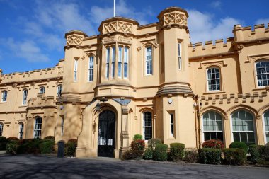 Chalfont Park, eskiden Brudenell ve Bulstrodes olarak bilinen gotik bir İngiliz kır evi..
