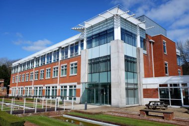 Chalfont Park 'ta 2 numaralı bina, Citrix Systems tarafından kullanılıyor, bir Amerikan çokuluslu yazılım şirketi..