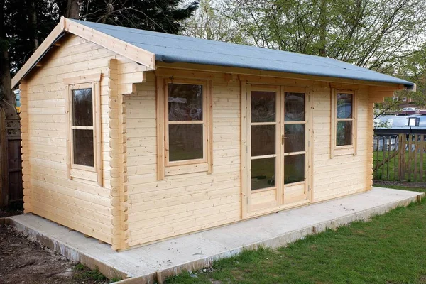 Cabane Rondins Pin Maison Été Bois Sur Socle Béton Avec — Photo