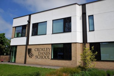 Croxley Danes Okulu, Baldwin Yolu, Croxley Green. Croxley Danes Okulu her şeye kadir, ortak eğitim veren bir ortaokul..