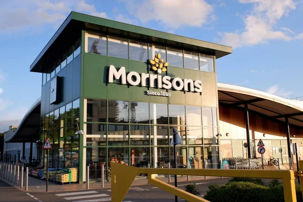 Ascot Yolu, Watford 'daki Morrison süpermarketi.