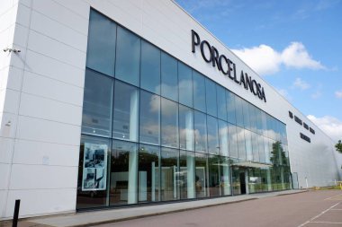 Porcelanosa Showroom, 1 Otterspool Yolu, Watford