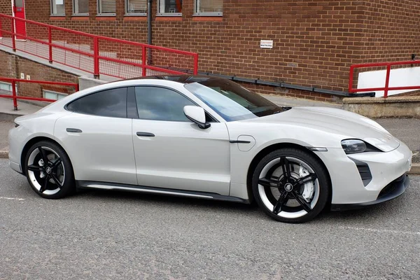 Porsche Taycan 4S. Porsche Taycan, Alman otomobil üreticisi Porsche tarafından üretilen elektrikli spor otomobil..