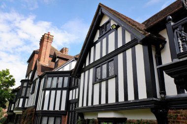 Ascott House, İngiltere 'nin Buckinghamshire şehrinde Wing yakınlarında Ascott köyünde ikinci sınıf bir bina.