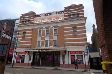 Watford Palace Tiyatrosu, Watford 'da 20 Clarendon Yolu' nda.