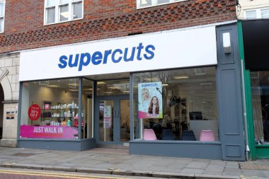 Supercut kuaför salonu 103 High Street, Watford 'da yer almaktadır. Bir kuaför salonu olarak Supercuts 'un ABD, Kanada ve Birleşik Krallık' ta 2400 'den fazla yeri vardır..