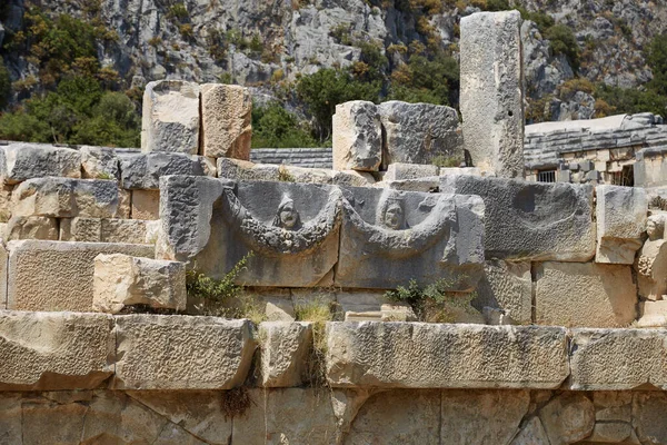 Antichi Rilievi Sulla Pietra Dell Anfiteatro — Foto Stock