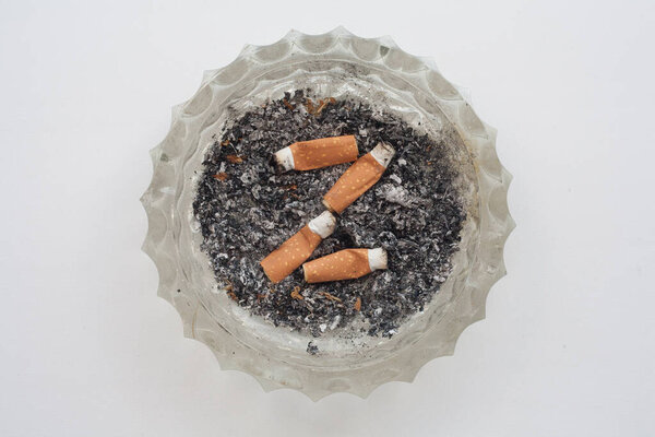 шрифт из букв, сделанных из окурков