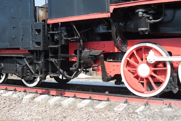 Eisenräder Mächtiger Dampflokomotiven Rote Eisenräder Von Dampflokomotiven Stahlräder Einer Dampflokomotive — Stockfoto