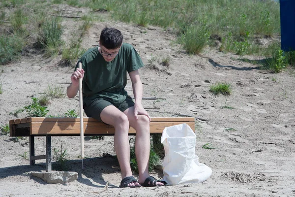 Jonge Jongens Zijn Bezig Met Vuilnisophaling Het Stadsstrand Schoonmaken Het — Stockfoto