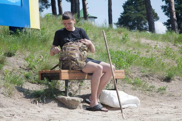 Jonge Jongens Zijn Bezig Met Vuilnisophaling Het Stadsstrand Schoonmaken Het — Stockfoto