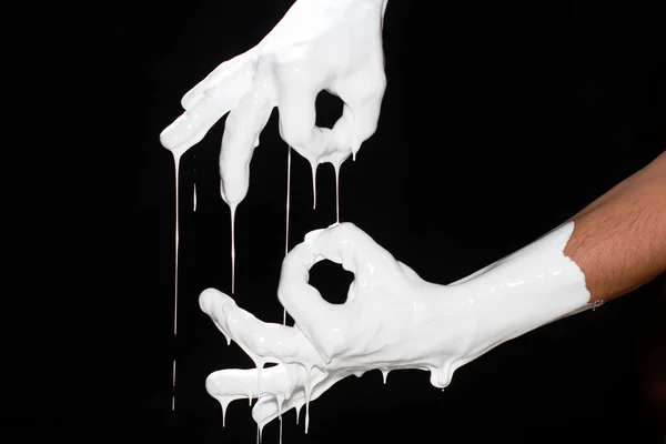 Fundo Preto Uma Mão Tinta Branca — Fotografia de Stock
