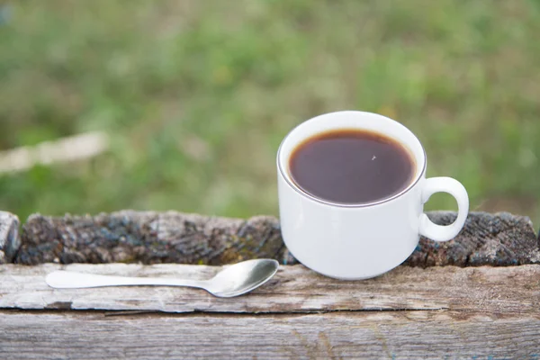 Café Una Taza Blanca Una Taza Blanca Con Café Negro —  Fotos de Stock