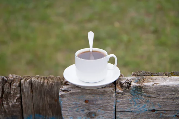 Café Una Taza Blanca Una Taza Blanca Con Café Negro —  Fotos de Stock