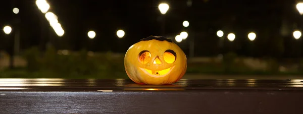 Kürbislaterne Für Halloween Halloween Nacht Kürbispark Mit Brennenden Augen Weiße — Stockfoto