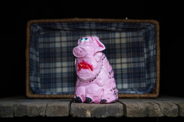 Leitão Rosa Está Sobre Uma Mesa Velha Porco Rosa Fica — Fotografia de Stock