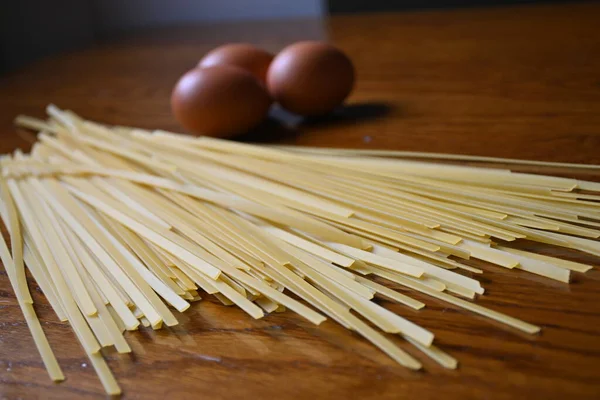 Fresh Egg Pasta Spaghetti Wooden Board Chicken Eggs Ingredients Cooking — Stock Photo, Image