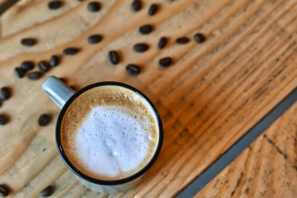Kaffee Komplettes Frühstück Und Kaffeebohnen Auf Dem Tisch Frisch Gebrühter — Stockfoto