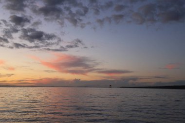 Yeni Zelanda 'daki Auckland Misyon Koyu' nda gün batımı