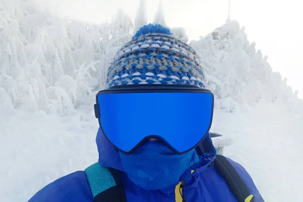 Blauwe Bril Van Een Snowboarder Close Het Gezicht Snowboard Masker Stockafbeelding