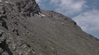 Elbrus Dağı 'nda panoramik manzara. Mt. Mt. Cheget. Kafkas Dağları.