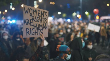 Varşova, Polonya 23.10.2020 - Polands kürtaj yasalarına karşı protesto. Kadın hakları insan haklarıdır 