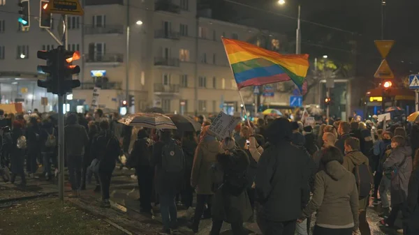 Warszawa 23.10.2020 - Protest przeciwko ustawom aborcyjnym Polaków. Ludzie na ulicach walczący o prawa kobiet do aborcji — Zdjęcie stockowe