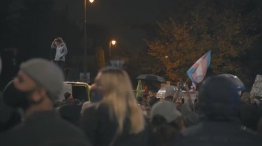 Varşova, Polonya 23.10.2020 - Polands kürtaj yasalarına karşı protesto. Kürtaj yasağını protesto eden kalabalık