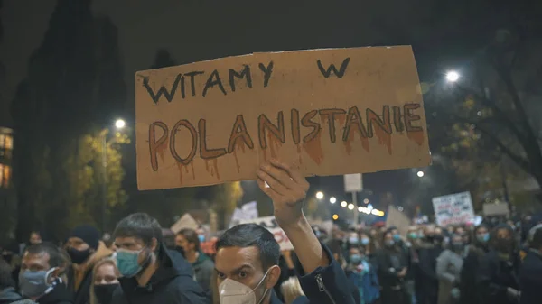 Warsaw, Poland 23.10.2020 - Protest against Polands abortion laws. Man holding banner Welcome to Polanistan — Stock Photo, Image