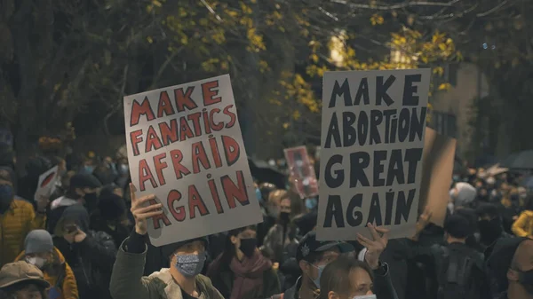 Varsovia, Polonia 23.10.2020 - Protesta contra las leyes polacas sobre el aborto. —  Fotos de Stock