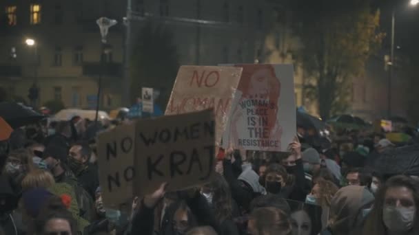 Warszawa, Polen 23.10.2020 - Protest mot polsk abortlagstiftning. — Stockvideo