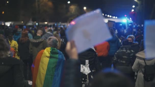 Varsovie, Pologne 23.10.2020 - Manifestation contre les lois polonaises sur l'avortement. Bannière signe sur la protestation contre la nouvelle loi polonaise interdisant l'avortement — Video