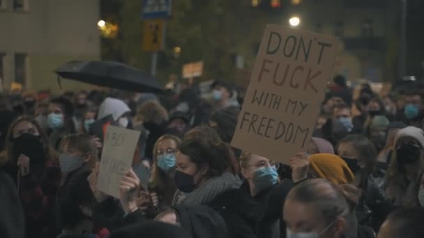 Warsaw, Poland 23.10.2020 - Protest against Polands abortion laws. Banner signs on the protst against new polish law banning abortion — Stock Video