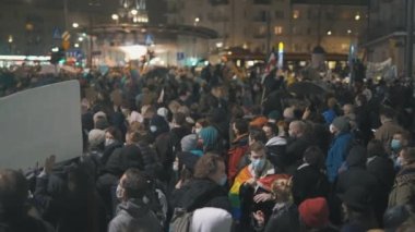 Varşova, Polonya 23.10.2020 - Polands kürtaj yasalarına karşı protesto. Kürtaj yasağını protesto eden kalabalık