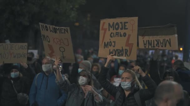 Warsaw, Poland 23.10.2020 - Protest against Polands abortion laws. Banner signs on the protst against new polish law banning abortion — Stock Video