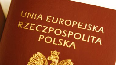 Varşova, Polonya, 07.03.2019 Polonya pasaportu yakın çekim. Seyahat, tatil konsepti, AB kimlik belgesi