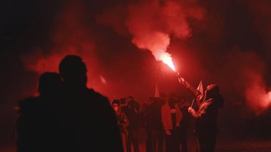 SAVAŞ, POLAND - 11.2020 - Polonyalıların 102. bağımsızlık günü aşırı katolik sağ kanat grupları tarafından düzenlendi