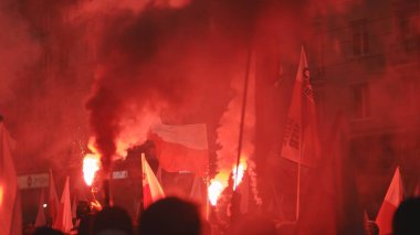 SAVAŞ, POLAND - 11.2020 - Polonyalıların 102. bağımsızlık günü aşırı katolik sağ kanat grupları tarafından düzenlendi