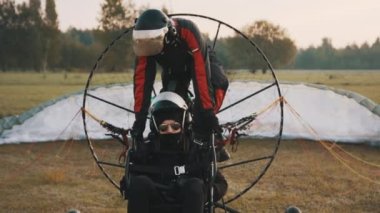 Ekstrem spor, Tandem Paramotorgliding. Kalkışa hazırlanıyorum.