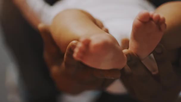 Close up, baby feet. Father and son bonding. African american man playing with little feet of his mulatto baby — Stock Video