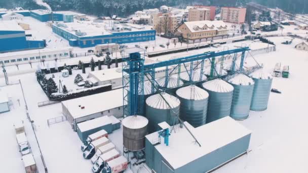 Warsaw, Poland 16.01.2021 Grain storage tanks silo system during the winter snowy day — Αρχείο Βίντεο
