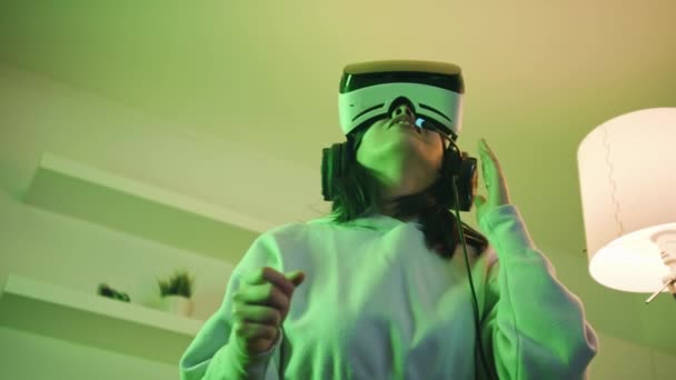 Young woman with VR headset enjoying virtual reality — Stock Video